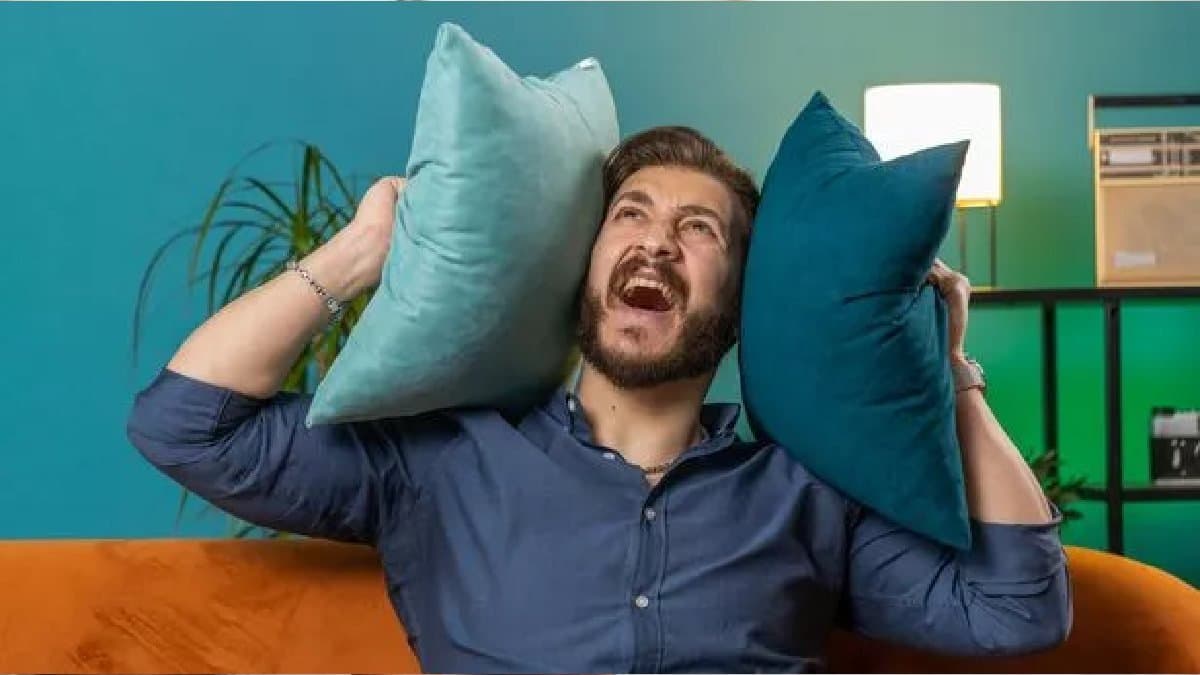 Guy ends neighbour s extra marital affair in a bizarre way