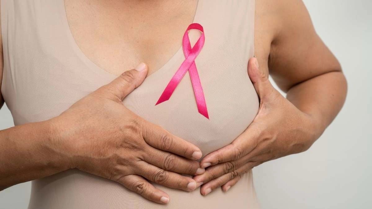Primary symptoms of breast cancer