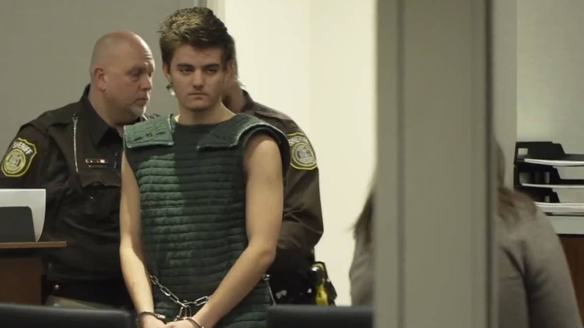 US teen charged with killing mom and dad and extort money