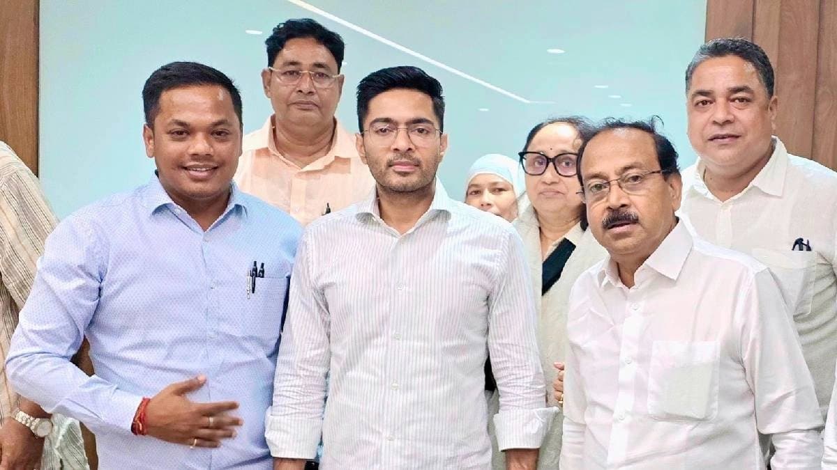  TMC MLA Humayun Kabir temporarily postponed his decision to form a new political party after joing a meeting with Abhishek Banerjee