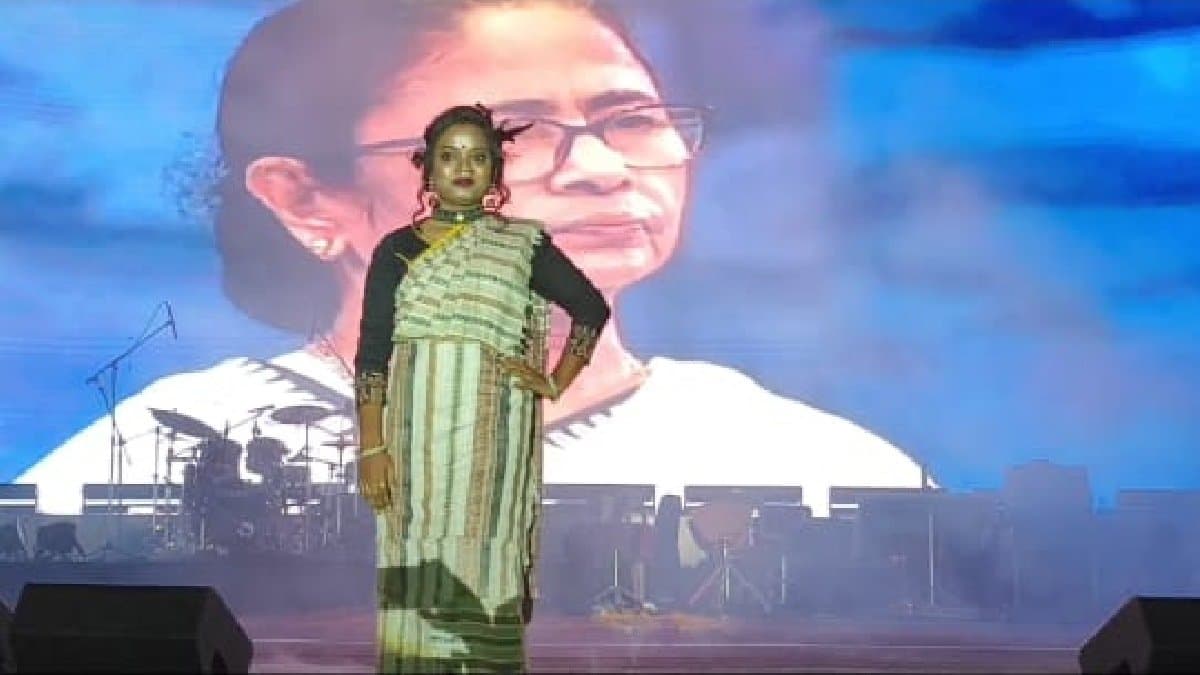 Catwalk of minister jyotsna Mandi in a fashion show in Bishnupur mela gnr