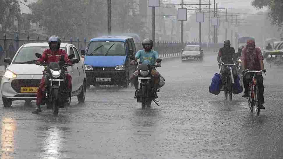 IMD Weather Forecast Orange Alert in Two Districts Thunderstorm Warning in West Bengal Till 24 August 