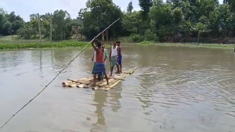 Bengal Road Condition: প্রসূতি সময়ে পৌঁছতে পারছেন না স্বাস্থ্যকেন্দ্র বা হাসপাতালে, বাধা কি রাস্তার দুরবস্থা?