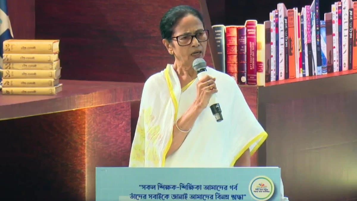 Mamata Banerjee at Dhana dhanya auditorium before teachers day 