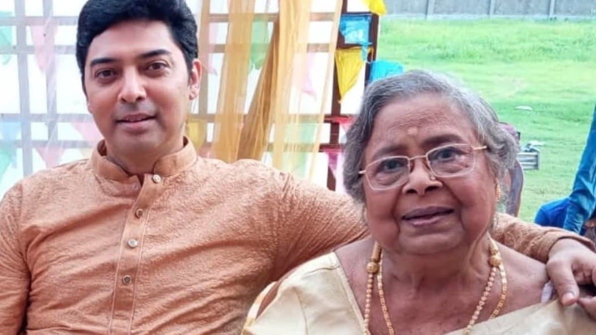 Veteran actress Basanti Chatterjee is again seriously ill actor Bhaswar Chatterjee requested financial help for her ent