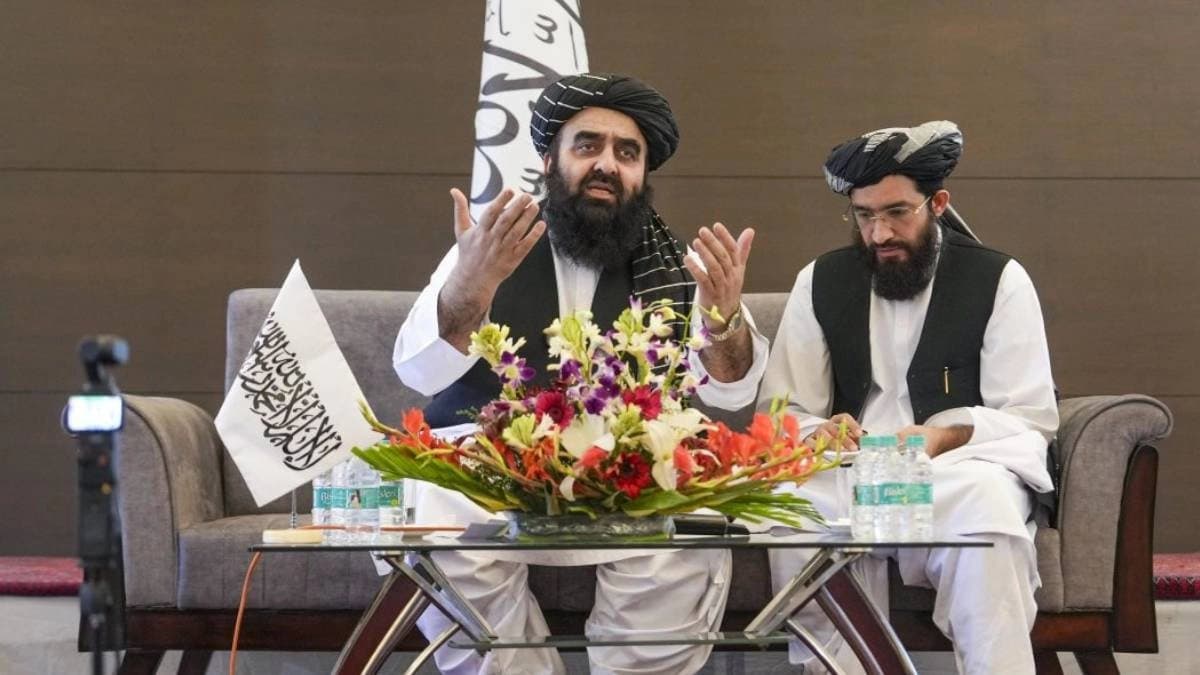 Muttaqi clarifies on barring behind female journalists