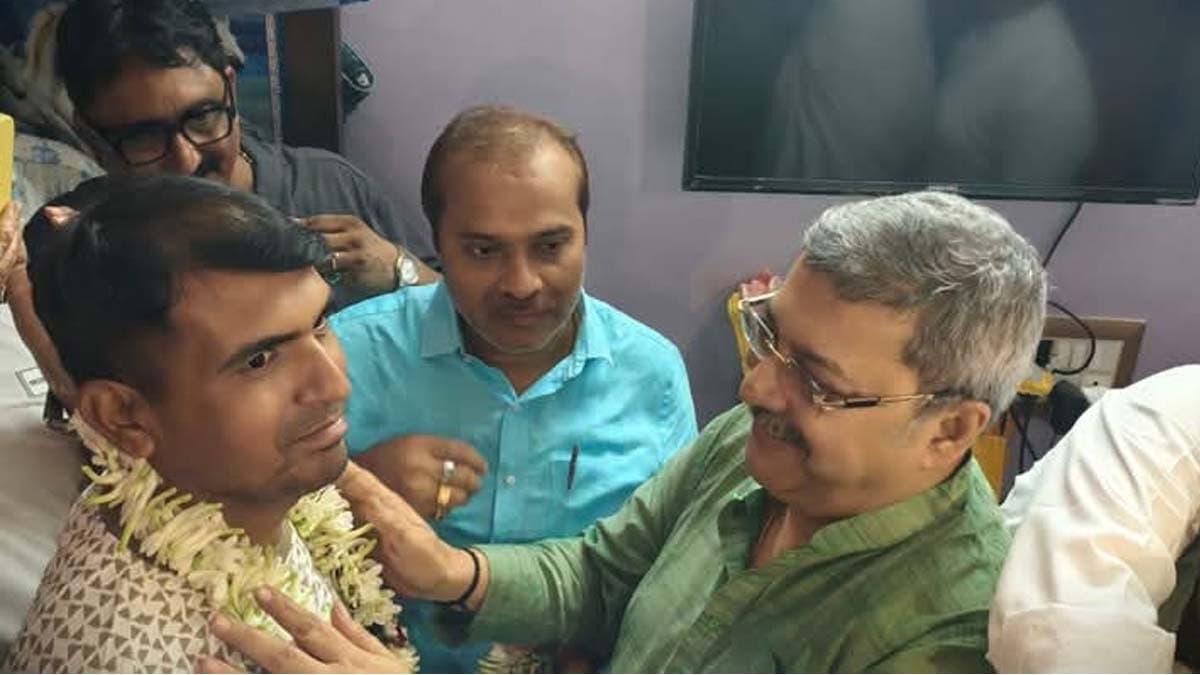 TMC MP Kalyan Banerjee meets BSF jawan Purnam Shaw