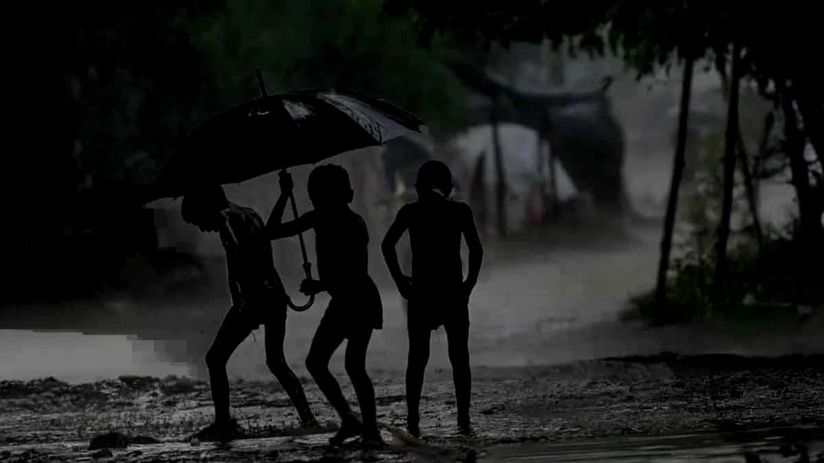 IMD Weather Forecast Heavy Rainfall Thunderstorm Warning in These Districts in West Bengal