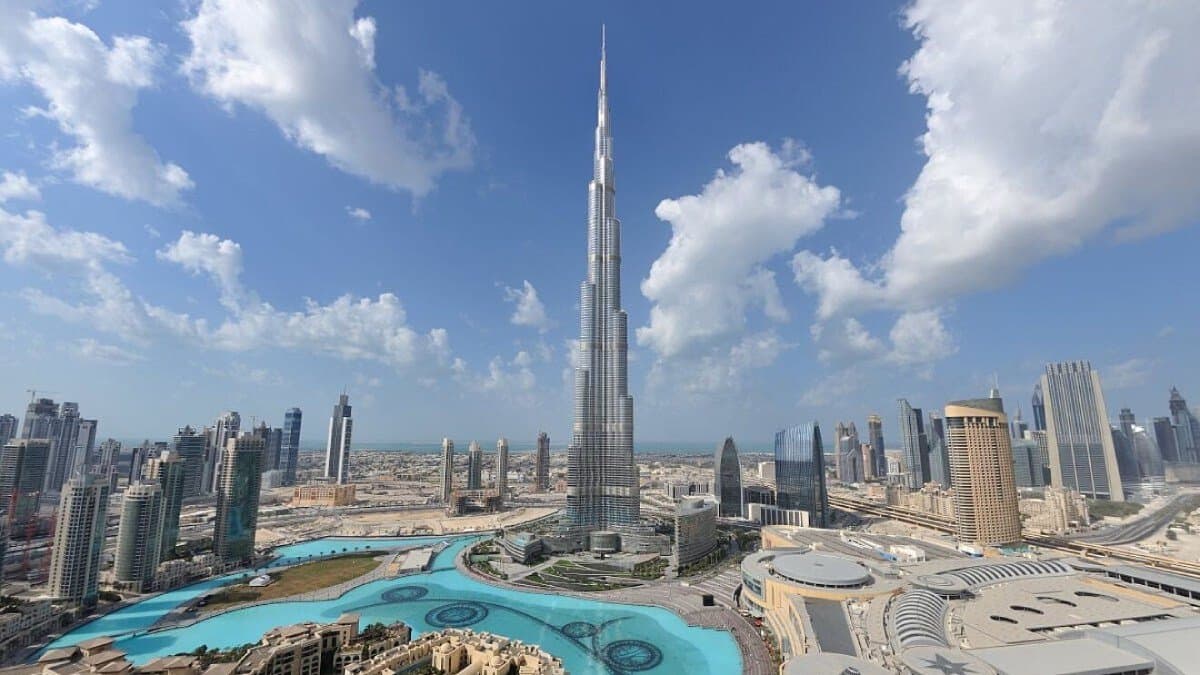 How many years did it take to build the Burj Khalifa and who owns the world s highest building