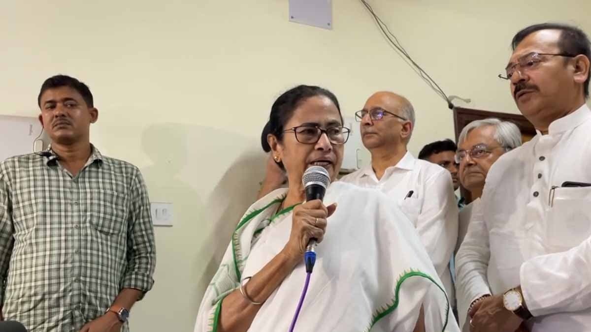 Mamata attacked the center again in the flood situation