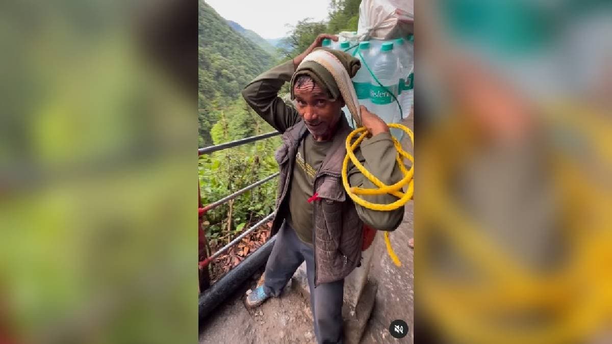 Viral: Man trekking to Kedarnath with 40kg load to earn daily wage captures hearts online