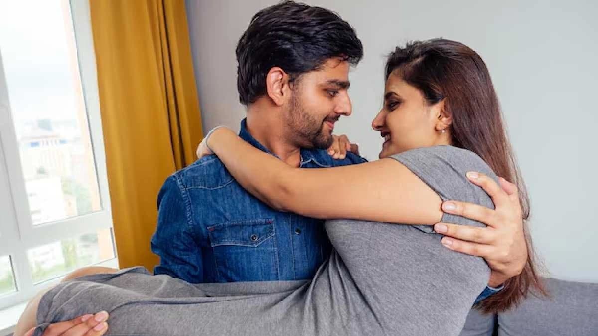 Know all about the new dating trends like bluetoothing and Hotspoting