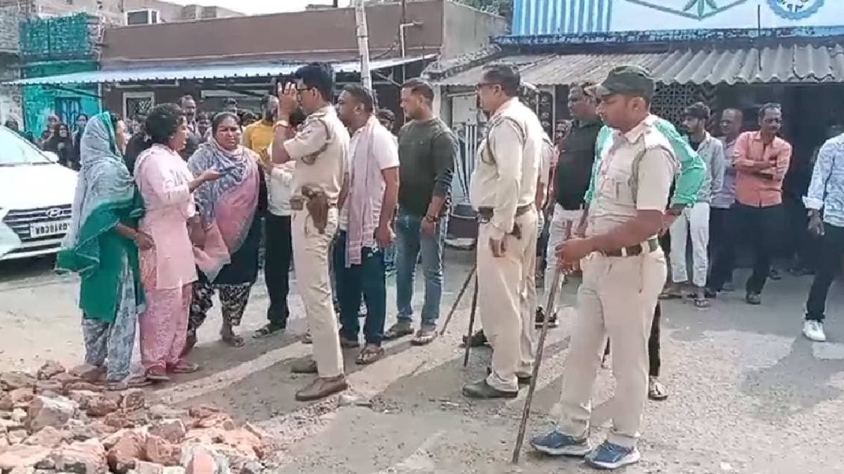 Three Injured as Property Dispute Sparks Sword Clash and Gunfire in Barakar
