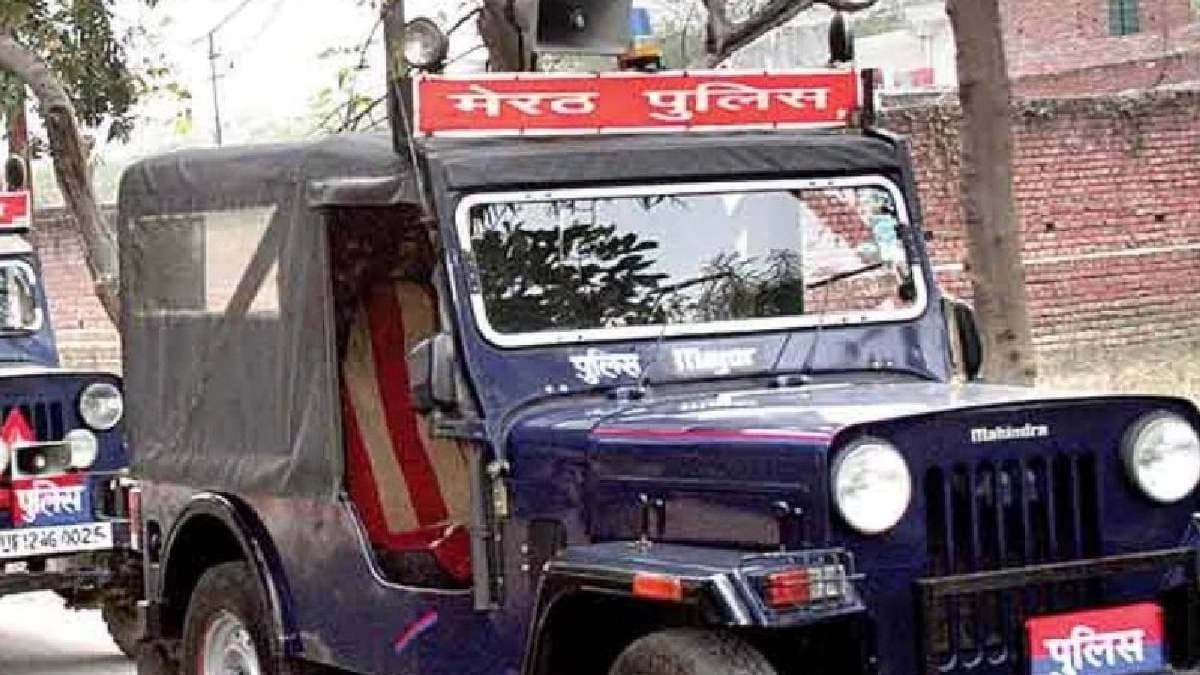 Gang without clothes creates Panic Among Women In Meerut