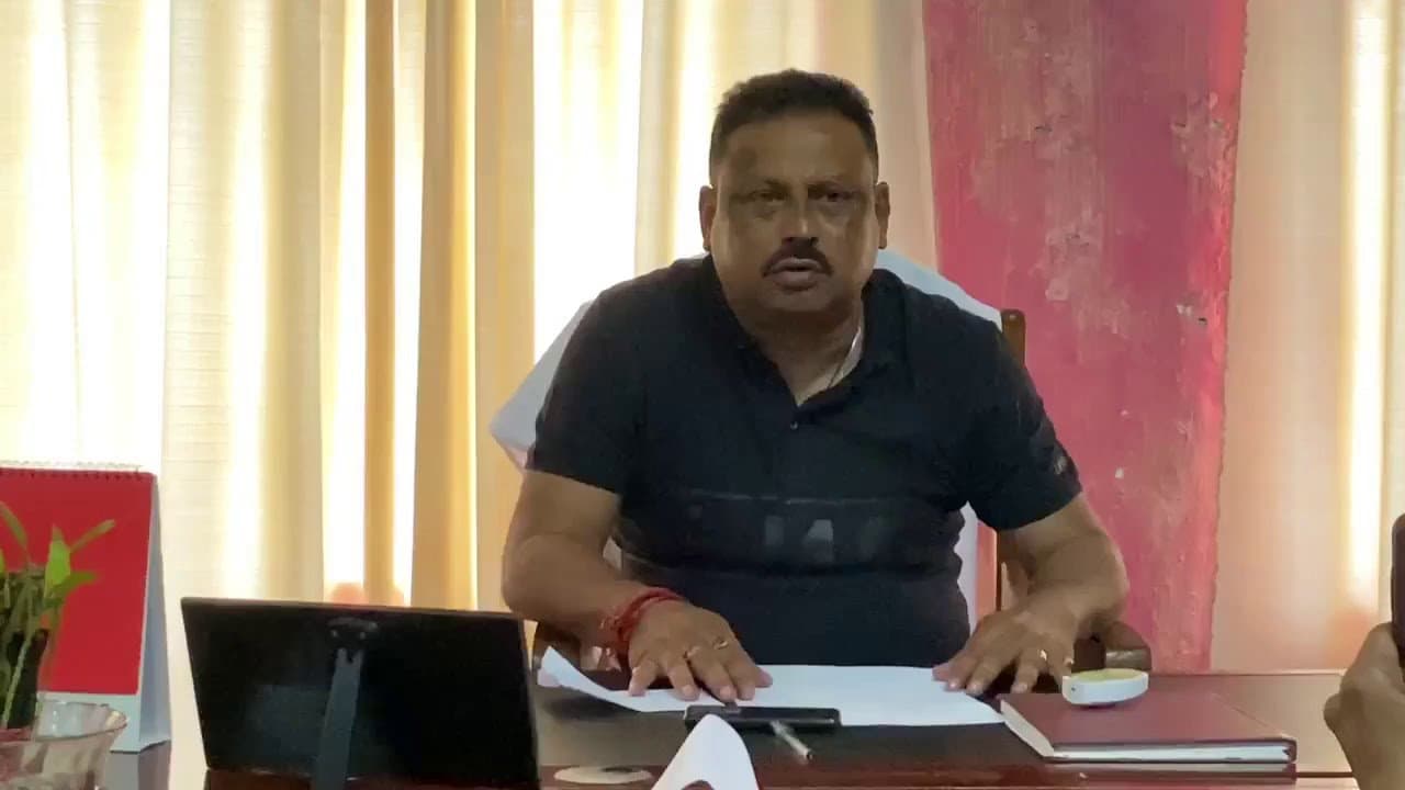 Trinamool suspends Mal municipality chairman swapan saha for misappropriation of funds_gnr