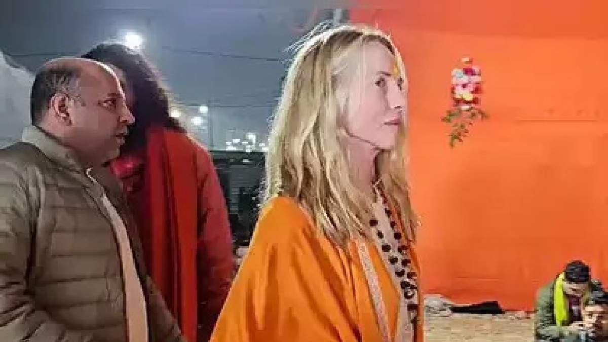 Maha Kumbh 2025 Steve Jobs' Wife Kamala Attends Maha Kumbh gnr