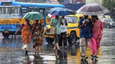 IMD Weather Forecast Heavy Rainfall in Two Districts Thunderstorm Warning in West Bengal on Sunday