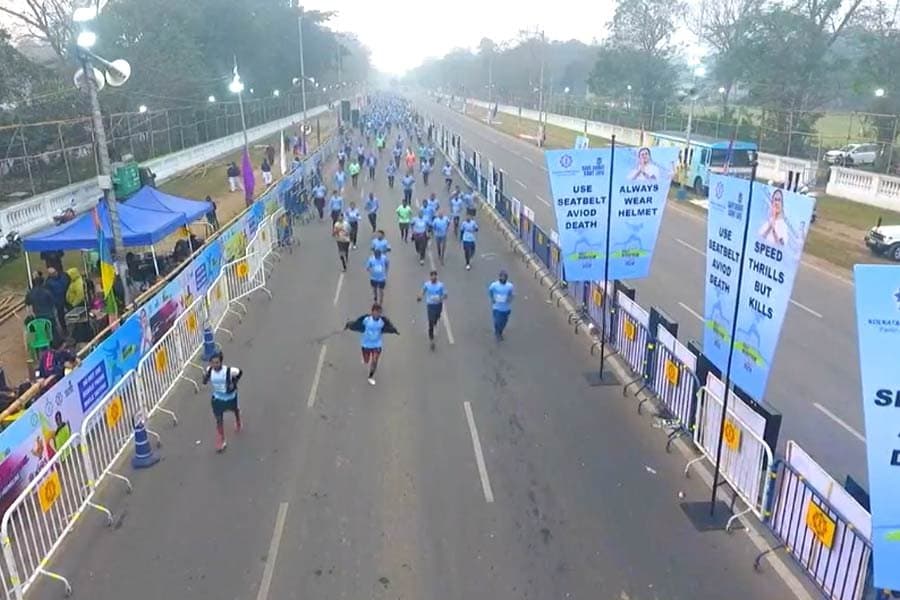Additional cp injured in kolkata police half marathon 