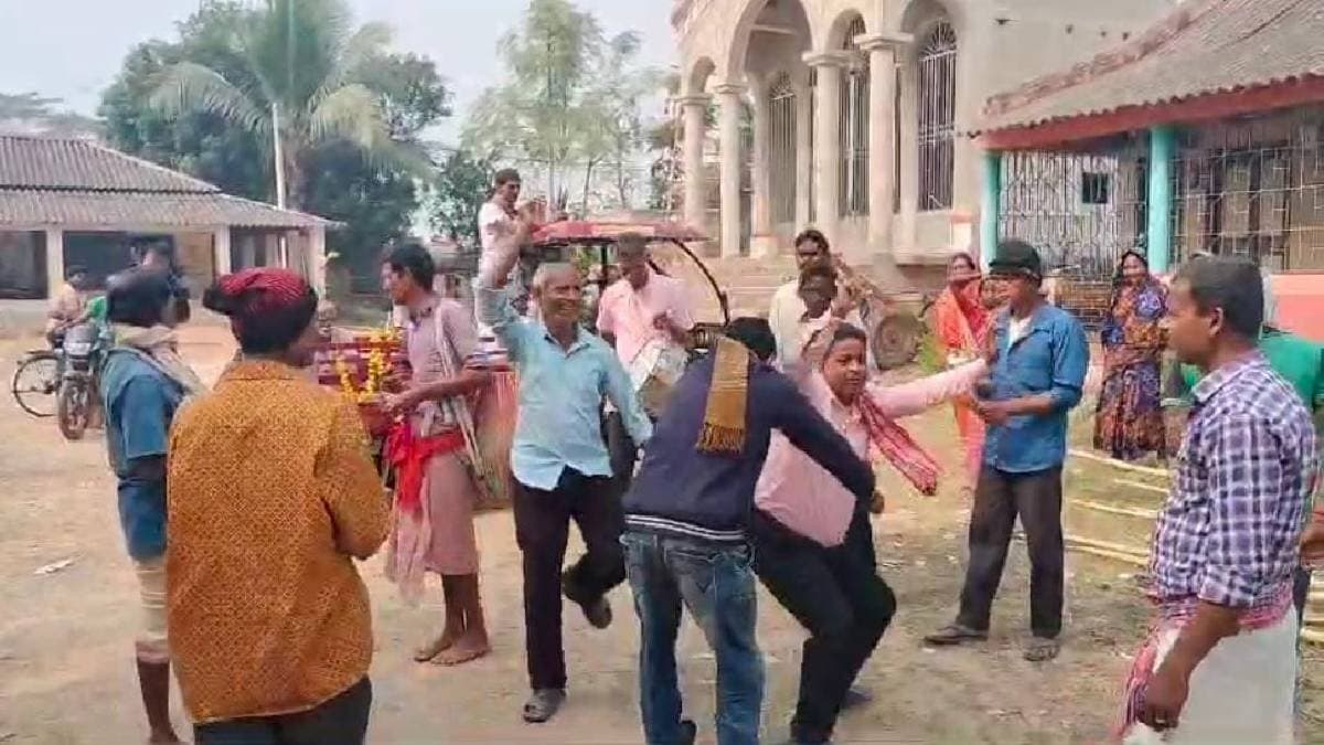 Dead body was taken to crematorium with the playing of Band Music at Panshkura East Medinipur