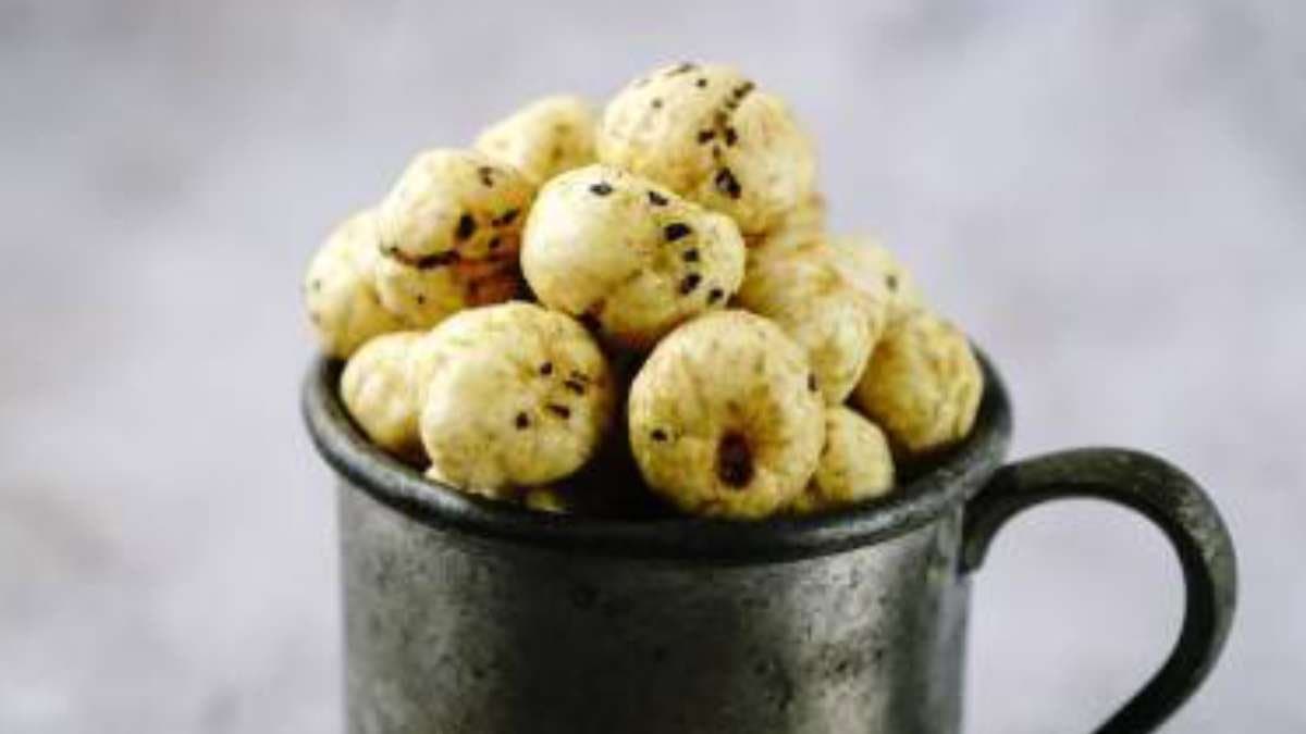This home made recipe made by makhana and jaggery can prevent chocolate addiction of children and also gives lots of protein lif
