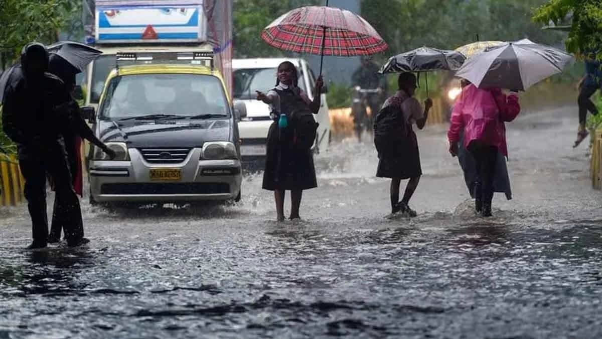 IMD Weather Forecast Heavy Rainfall Thunderstorm Warning in Seven Districts in West Bengal 