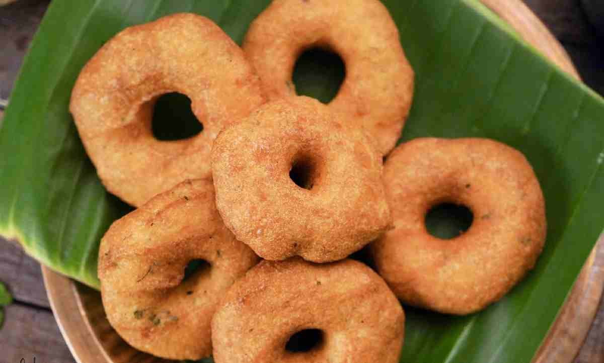 quick and simple tiffin recipe for kids: south indian food Medu Vada recipe