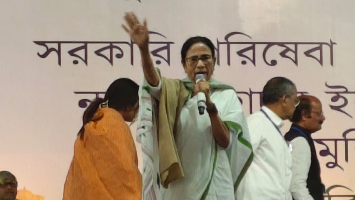 Mamata Banerjee asked everyone not to response any provocation on Bangladesh issue gnr