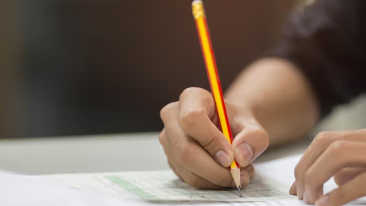 On the day to exam centre Bihar student got married to her boyfriend gnr
