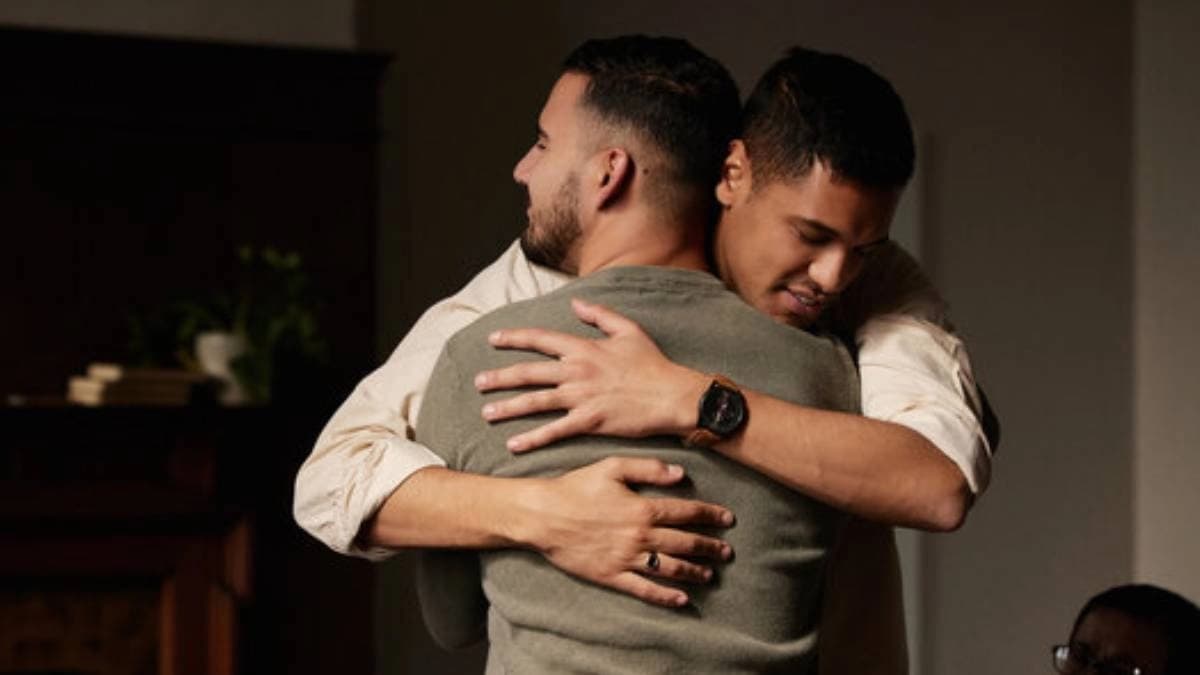 Man donates testicle to best friend