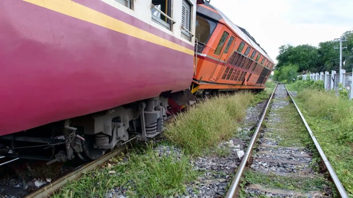 Delhi Train Derailment: Hazrat Nizamuddin to Ghaziabad Passenger train coach falls of the track