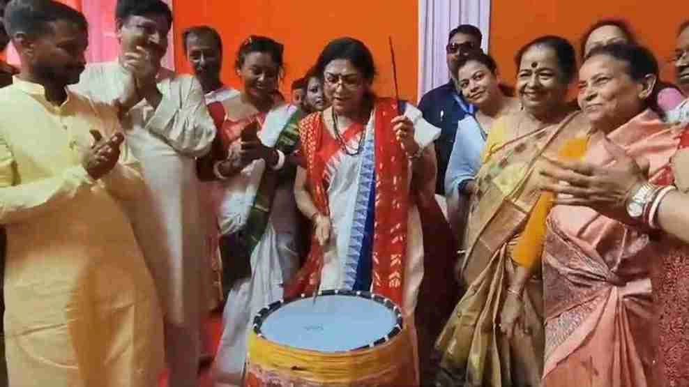BJP Leader Rupa Ganguly Inaugurated Durga Puja in Hooghly 