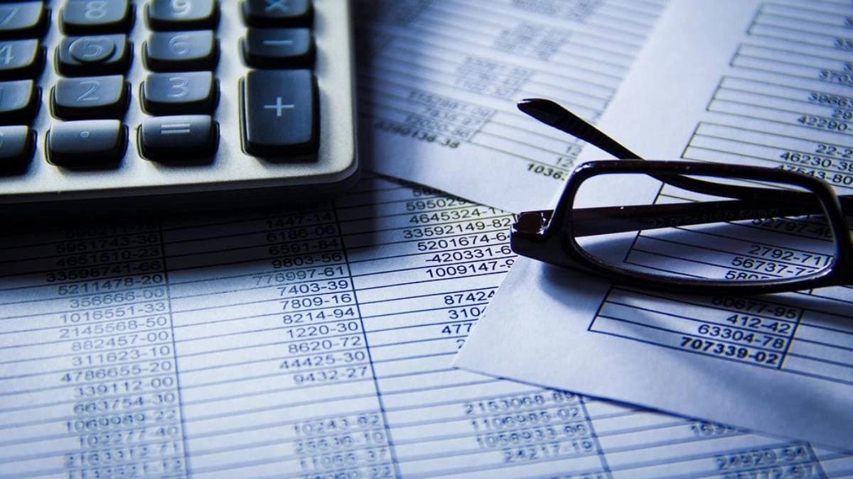 Pay hikes fall in 15 years in a row