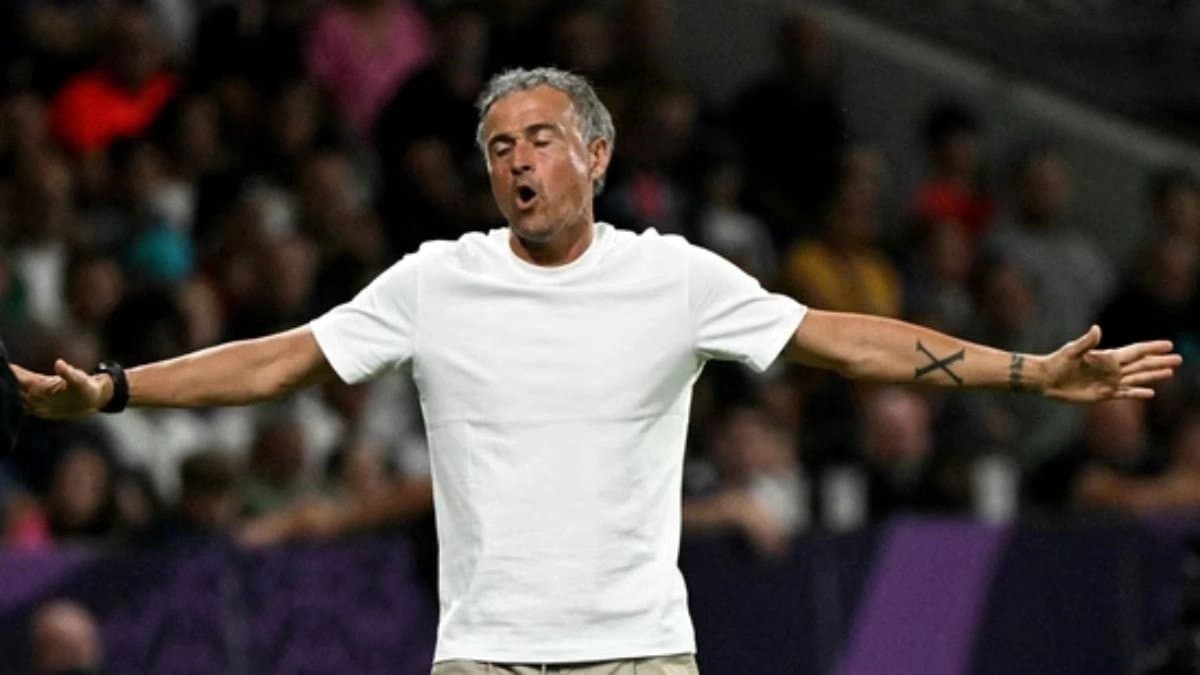 Paris Saint Germains head coach Luis Enrique  fractured his collarbone after a bike accident