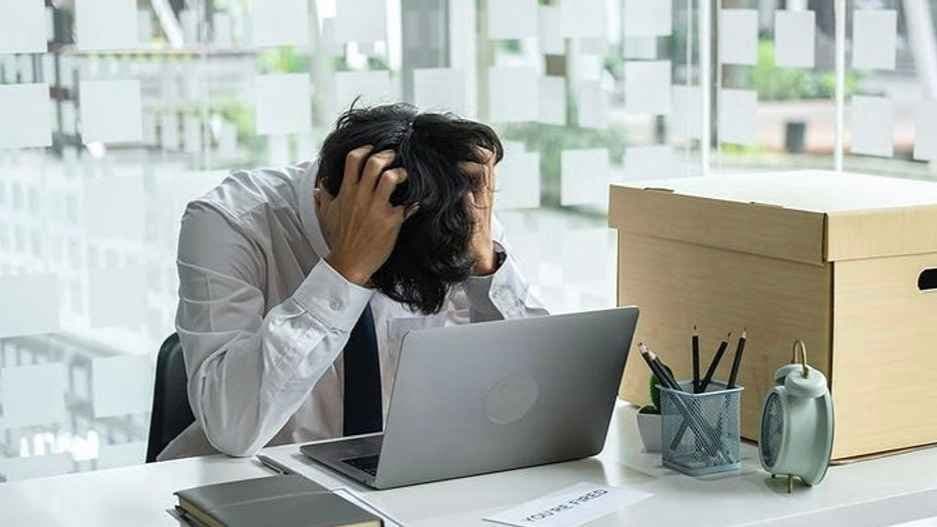 Boss Sacks 99 Employees On Slack After They Miss Morning Meeting gnr 