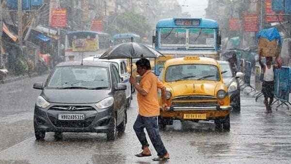 IMD Weather Forecast Heavy Rainfall in Four District Thunderstorm Alert For Seven Days in Bengal
