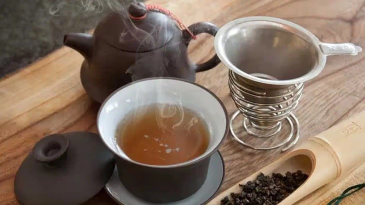 oolong tea works like magic to control diabetes blood pressure helps to reduce weight and has many health benefits lif