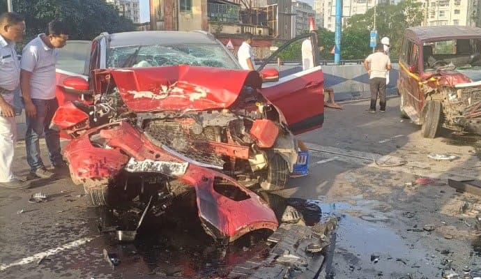 Kolkata two car collision atleast 8 injured gnr 
