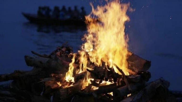 Man Cuts Daughter Birthday Cake At Her Funeral in Chattisgarh 