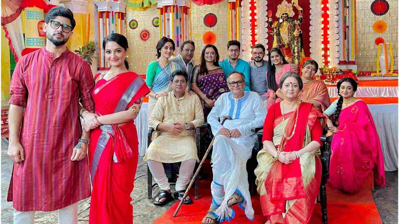 'মিত্তির বাড়ি'তে হঠাৎ ভাঙন! চক্রান্তের পিছনে কে? পরিবারকে কি বেঁধে রাখতে পারবে আদৃত-পারিজাত? 