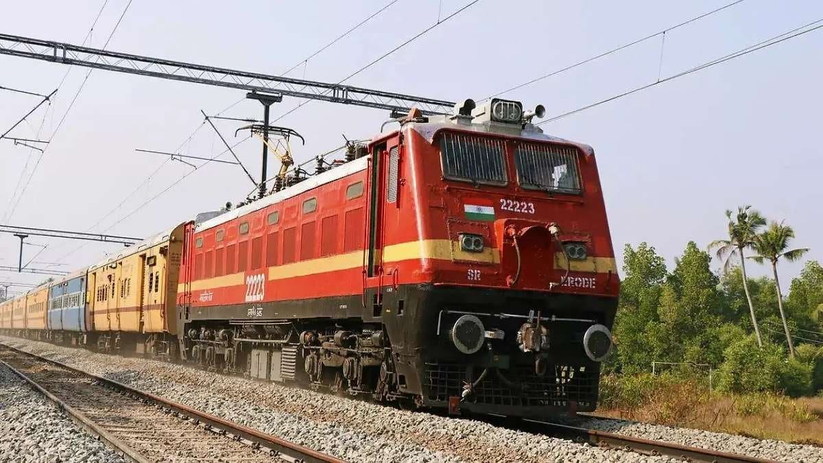 This is the only train in India that offers three free meals a day