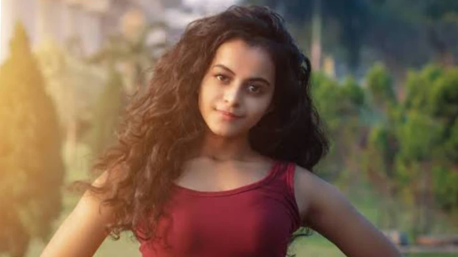 বসন্ত আসার আগেই জীবনে এল প্রেম, কোন জনপ্রিয় গায়কের সঙ্গে চুটিয়ে প্রেম করছেন অভিনেত্রী ইন্দ্রাণী ভট্টাচার্য ?