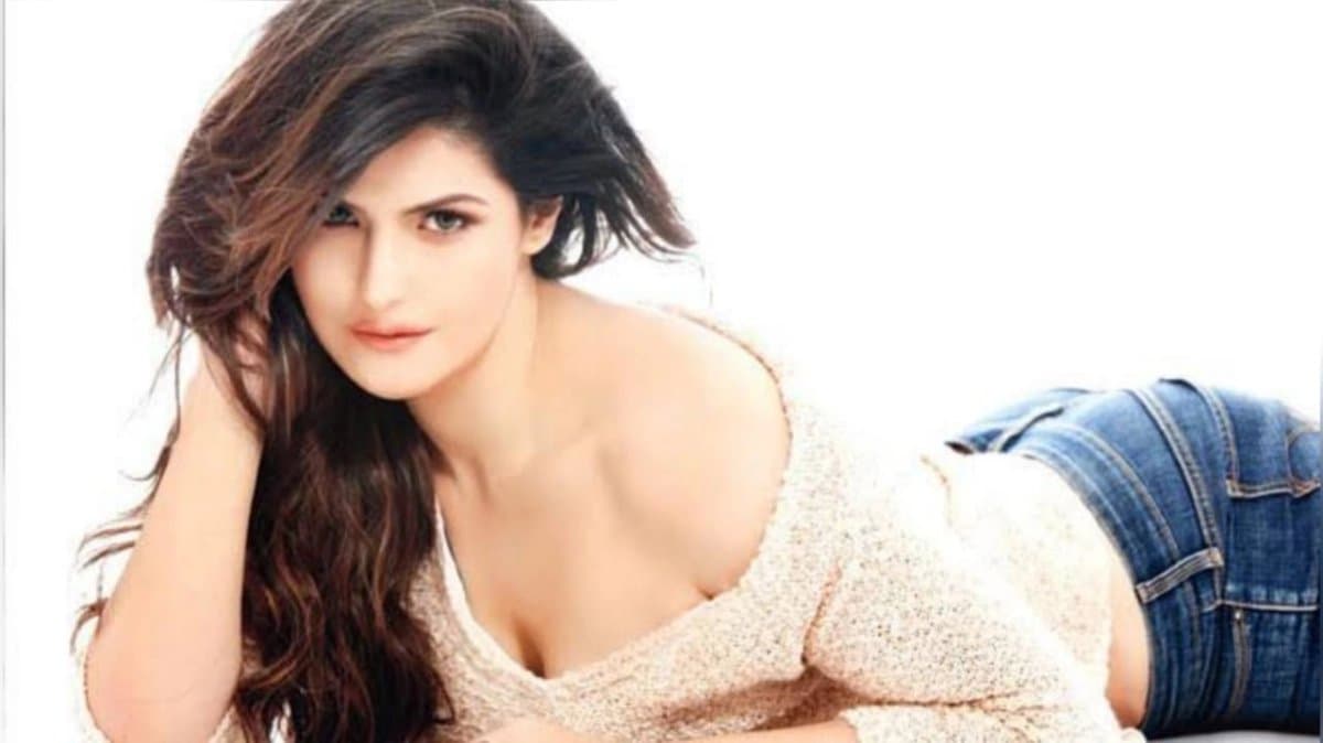 Actress Zarine Khan shared a picture of her love at first sight 