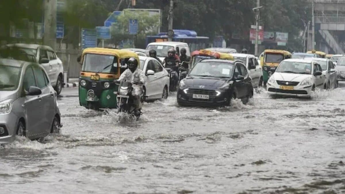 IMD Weather Forecast Heavy Rainfall in Four Districts Thunderstorm Warning in West Bengal Today 