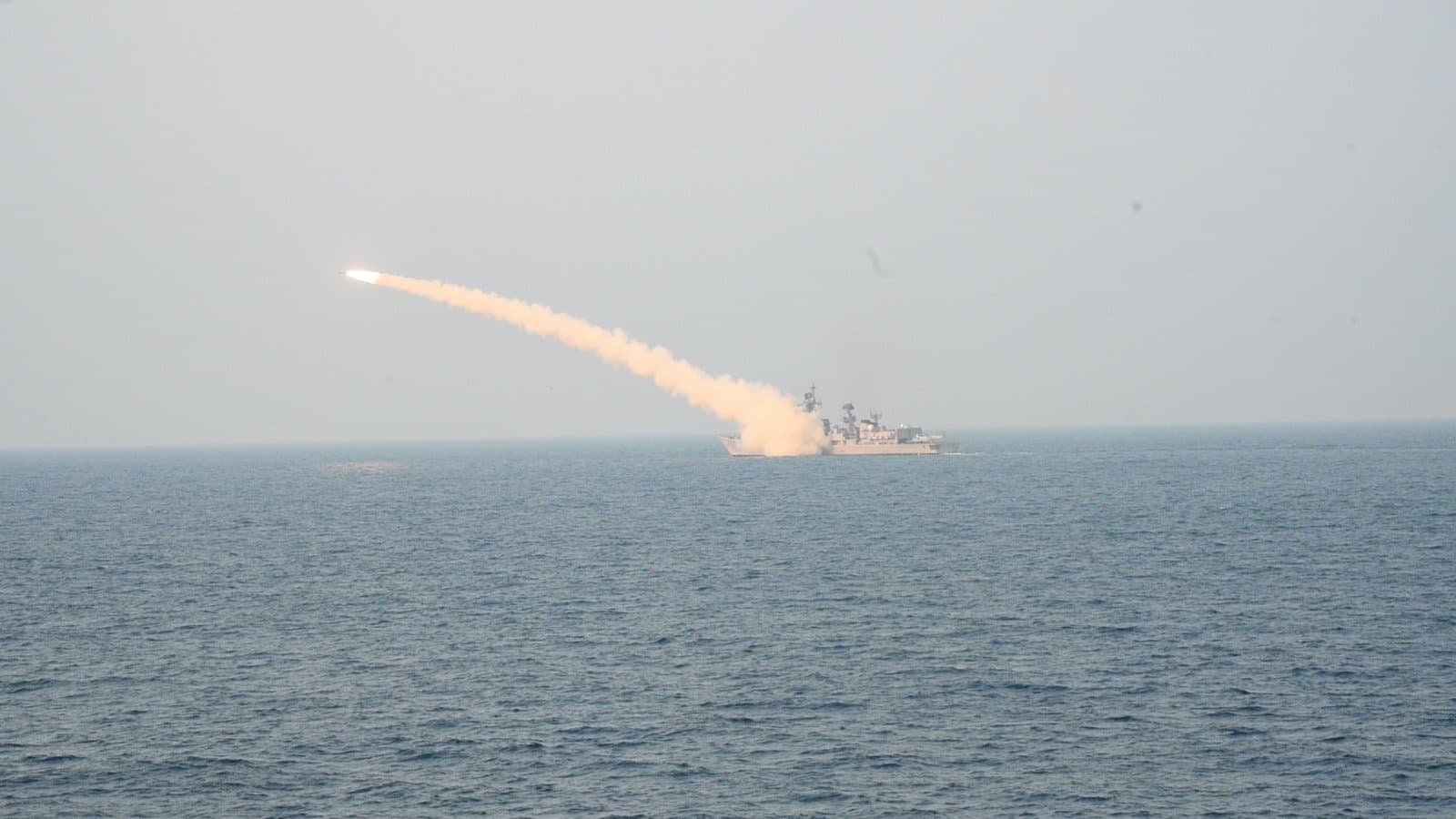 Indian Navy: সফল ভারতীয় নৌ-বাহিনীর মহড়া 'পূর্ব লেহের' 