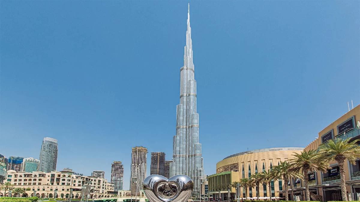 What is cost of cheapest and most expensive flat in Dubai Burj Khalifa