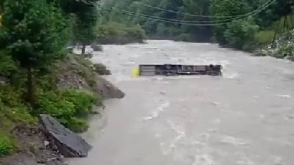 Bus Carrying ITBP Personnel Falls Into Sindh River In J&K's Ganderbal