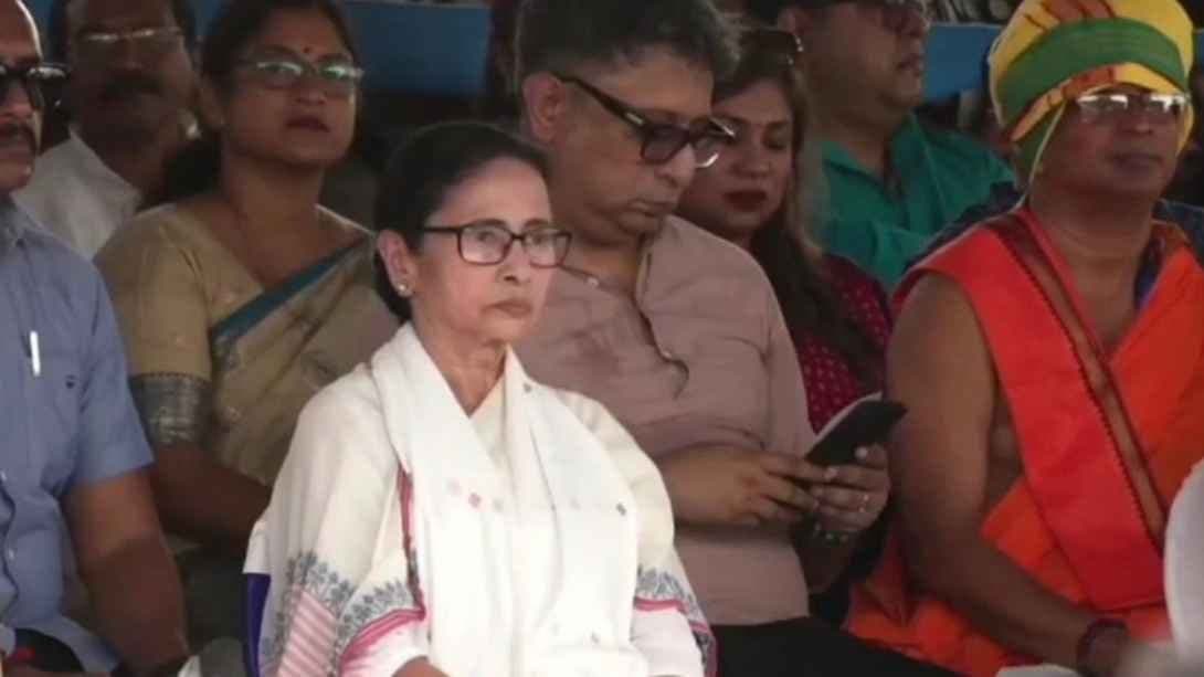 CM Mamata Banerjee is at Jagannath Temple in Digha