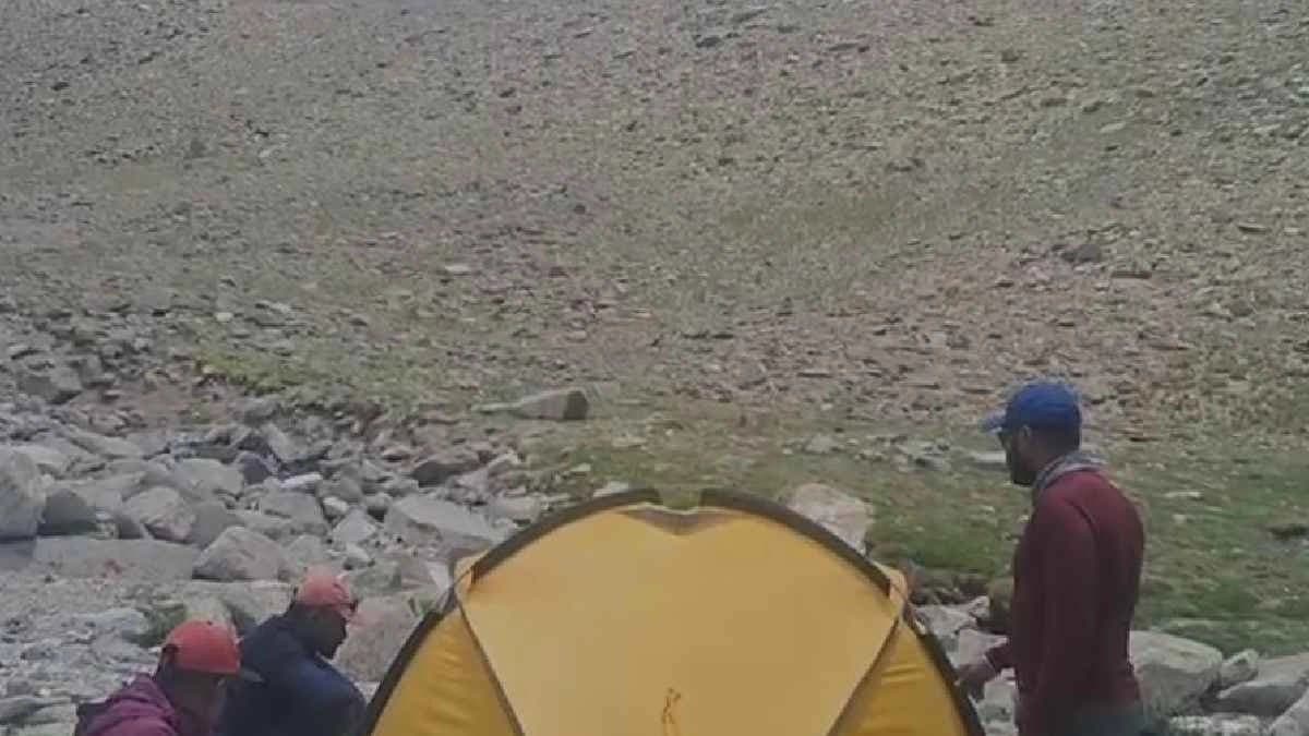 Bad Weather create problem to climb Ladakh