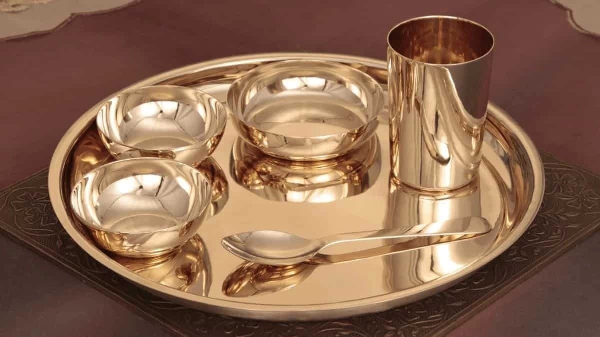 How to clean brass utensils by home remedies