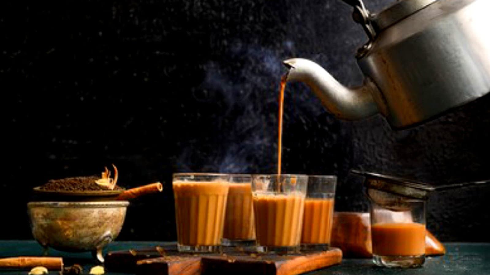 Only five rupees for a cup of tea but earning more than two lakhs every month,  the business trick viral! gnr 